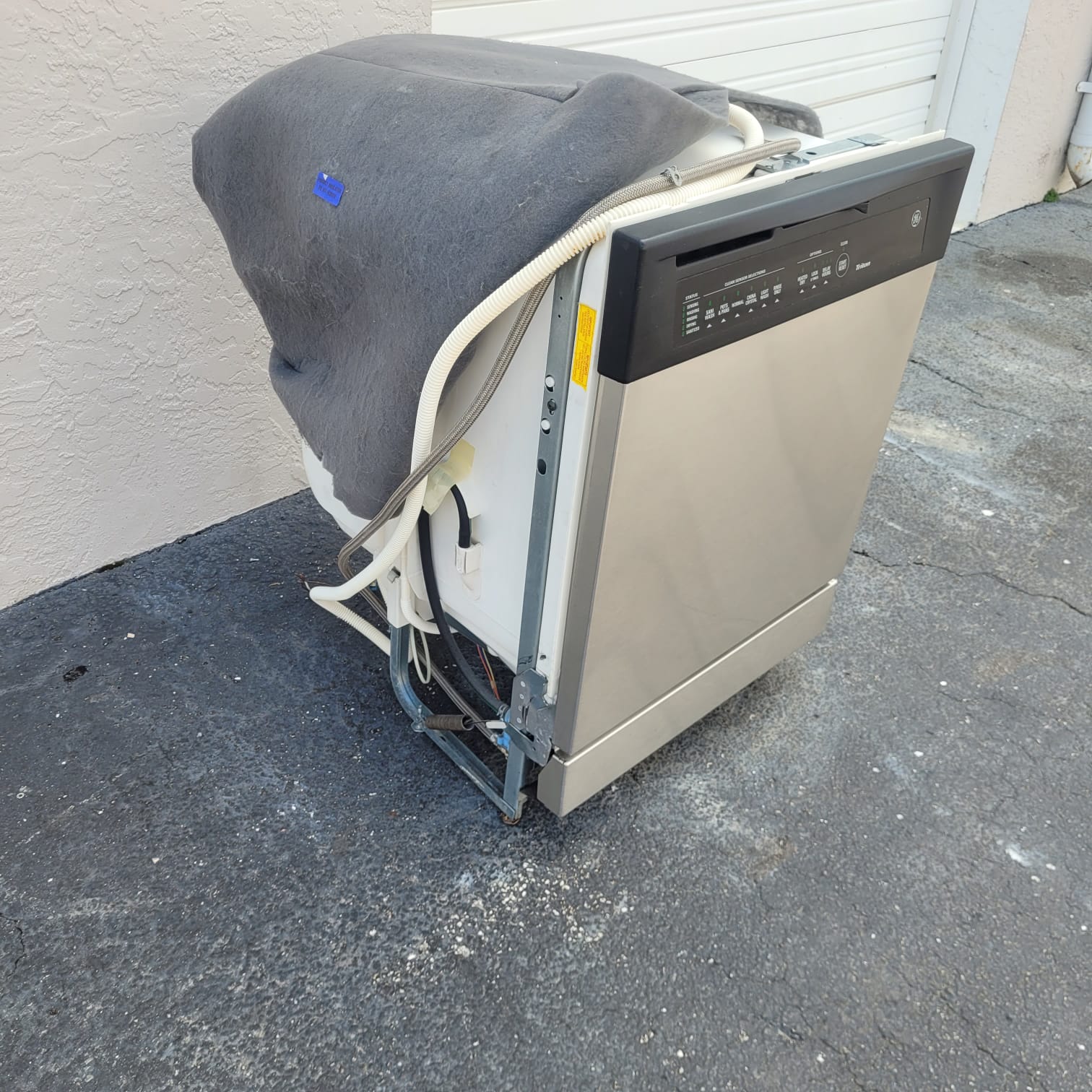 GE Black Stainless Steel Dishwasher GE Black Stainless Steel Dishwasher